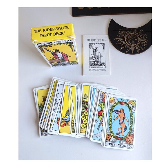 VINTAGE RYDER TAROT DECK CARD SET By PAMELA COLMAN SMITH & 2pc's Wooden Stand - Picture 3 of 9
